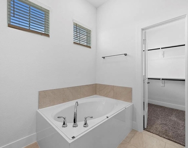 12746 Grayson County Drive - Photo Thumbnail 11