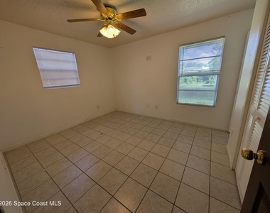 111 Dolphin Street Se - Photo Thumbnail 2
