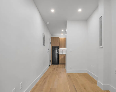 255 West 15th Street - Photo Thumbnail 3