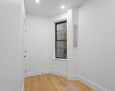255 West 15th Street - Photo Thumbnail 6