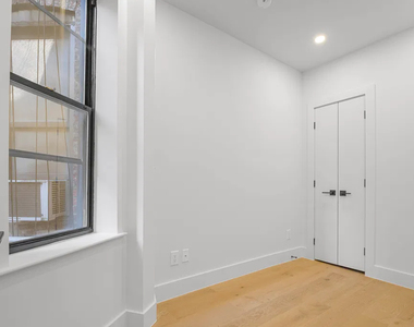 255 West 15th Street - Photo Thumbnail 4