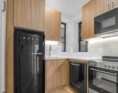 255 West 15th Street - Photo Thumbnail 1