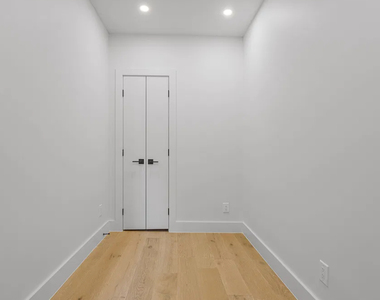 255 West 15th Street - Photo Thumbnail 5