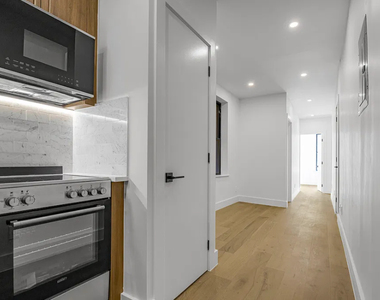 255 West 15th Street - Photo Thumbnail 2