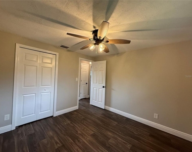 11542 90th Street - Photo Thumbnail 4