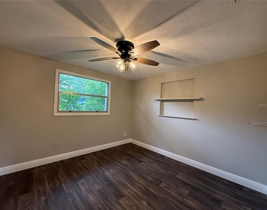 11542 90th Street - Photo Thumbnail 3