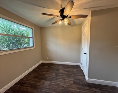 11542 90th Street - Photo Thumbnail 13