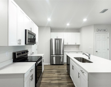 3836 King Hill Drive - Photo Thumbnail 4
