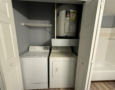 1810 E Palm Avenue - Photo Thumbnail 15