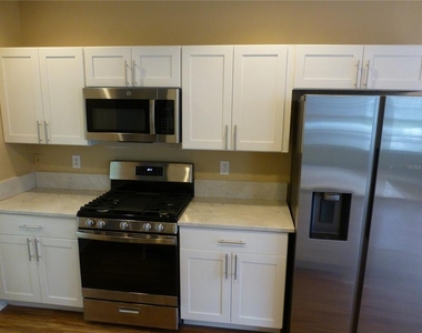 9411 W Park Village Drive - Photo Thumbnail 6