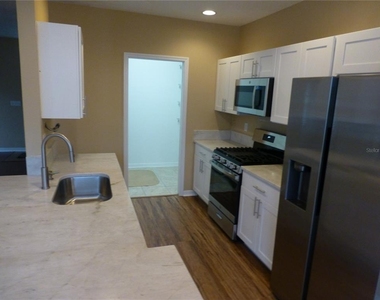 9411 W Park Village Drive - Photo Thumbnail 7