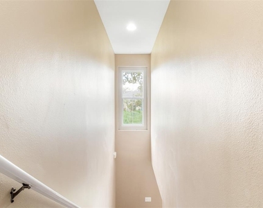 10851 Kensington Park Avenue - Photo Thumbnail 10