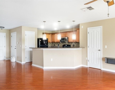 10851 Kensington Park Avenue - Photo Thumbnail 6