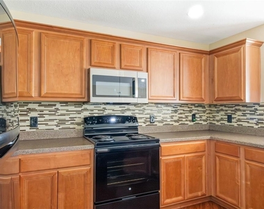 10851 Kensington Park Avenue - Photo Thumbnail 7