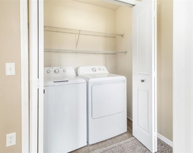 10851 Kensington Park Avenue - Photo Thumbnail 24