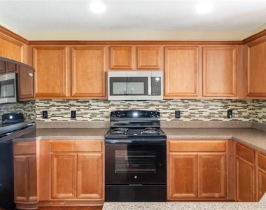 10851 Kensington Park Avenue - Photo Thumbnail 8