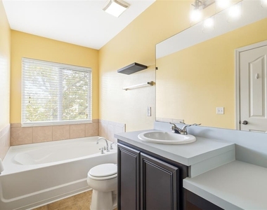 10851 Kensington Park Avenue - Photo Thumbnail 17