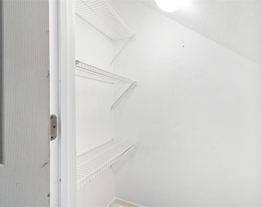 10851 Kensington Park Avenue - Photo Thumbnail 14