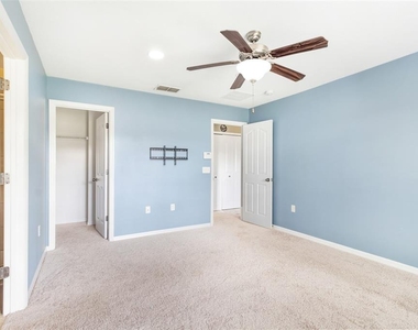 10851 Kensington Park Avenue - Photo Thumbnail 12