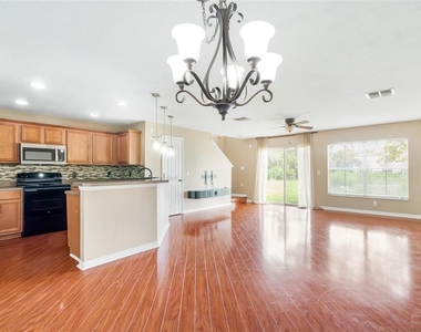 10851 Kensington Park Avenue - Photo Thumbnail 2