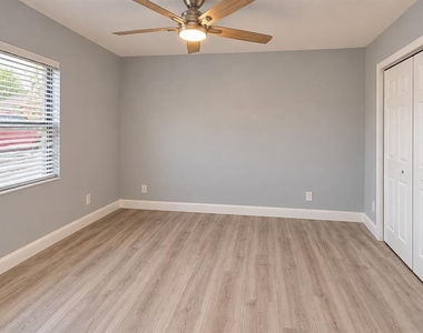 4171 Flying Fortress Avenue - Photo Thumbnail 11