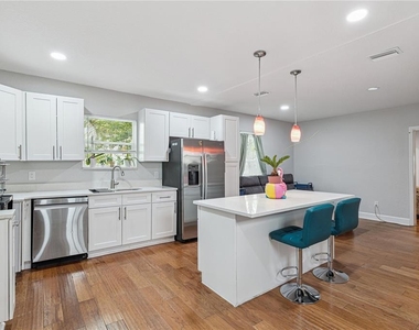 732 E Orange Avenue - Photo Thumbnail 12
