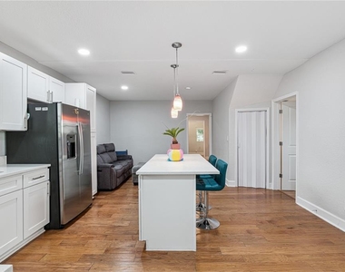 732 E Orange Avenue - Photo Thumbnail 13