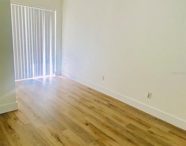 8957 Lee Vista Boulevard - Photo Thumbnail 5