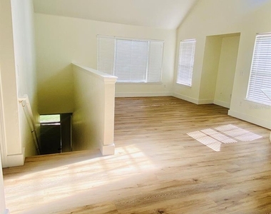8957 Lee Vista Boulevard - Photo Thumbnail 1