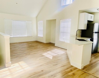 8957 Lee Vista Boulevard - Photo Thumbnail 3