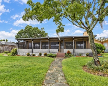 627 Macarthur Drive - Photo Thumbnail 7