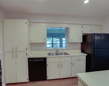 627 Macarthur Drive - Photo Thumbnail 22