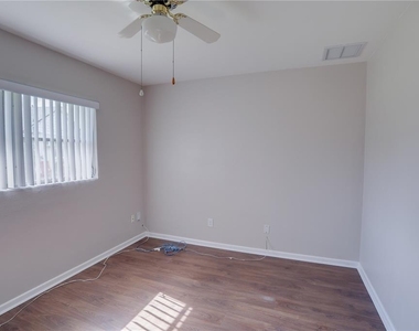 627 Macarthur Drive - Photo Thumbnail 29