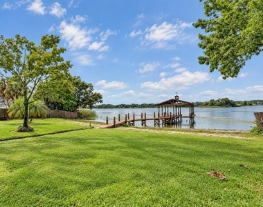 627 Macarthur Drive - Photo Thumbnail 12
