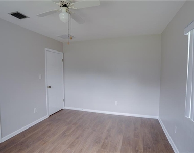 627 Macarthur Drive - Photo Thumbnail 33