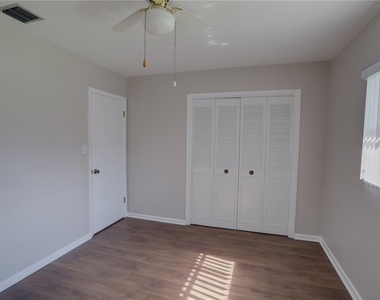 627 Macarthur Drive - Photo Thumbnail 30
