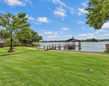 627 Macarthur Drive - Photo Thumbnail 4