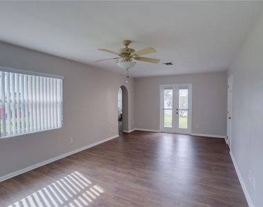 627 Macarthur Drive - Photo Thumbnail 38