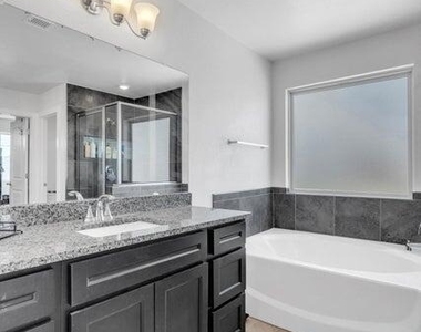 13955 Summer Harmony Avenue - Photo Thumbnail 26