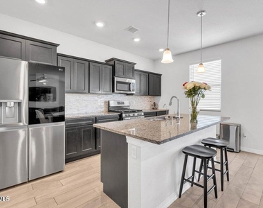 13955 Summer Harmony Avenue - Photo Thumbnail 7