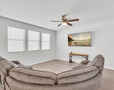 13955 Summer Harmony Avenue - Photo Thumbnail 5