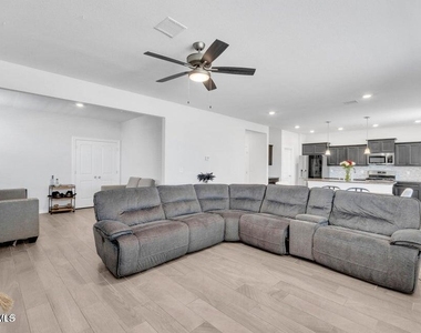 13955 Summer Harmony Avenue - Photo Thumbnail 4