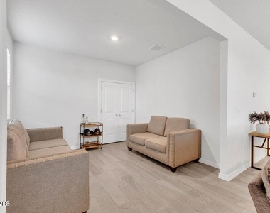 13955 Summer Harmony Avenue - Photo Thumbnail 17