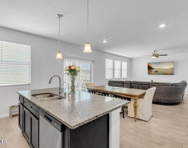 13955 Summer Harmony Avenue - Photo Thumbnail 10