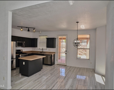 7959 Morning Dawn Avenue - Photo Thumbnail 12