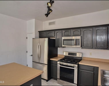 7959 Morning Dawn Avenue - Photo Thumbnail 15
