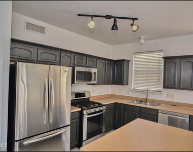 7959 Morning Dawn Avenue - Photo Thumbnail 16