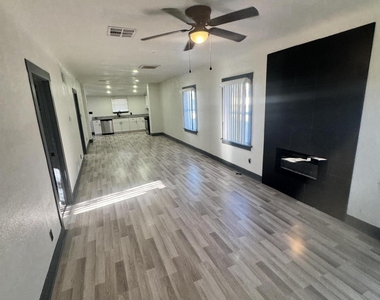 3800 Altura Avenue - Photo Thumbnail 5