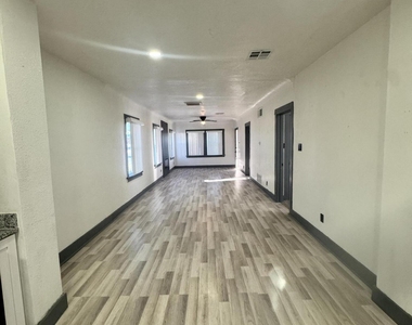 3800 Altura Avenue - Photo Thumbnail 3