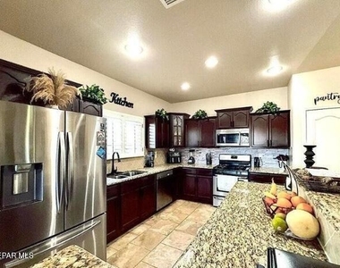14333 Early Morn Avenue - Photo Thumbnail 10